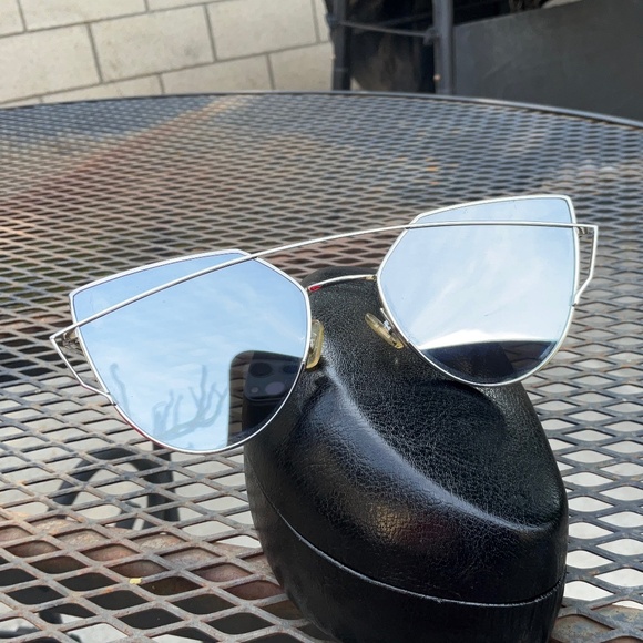 Mirror Sunglasses Gentle Monster Love Punch in Titanium - Picture 1 of 6